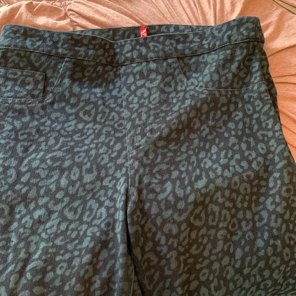 Spanx pull on stretch jeans/jeggings in blue‎ leopard. Worn 3x. Retsil 129